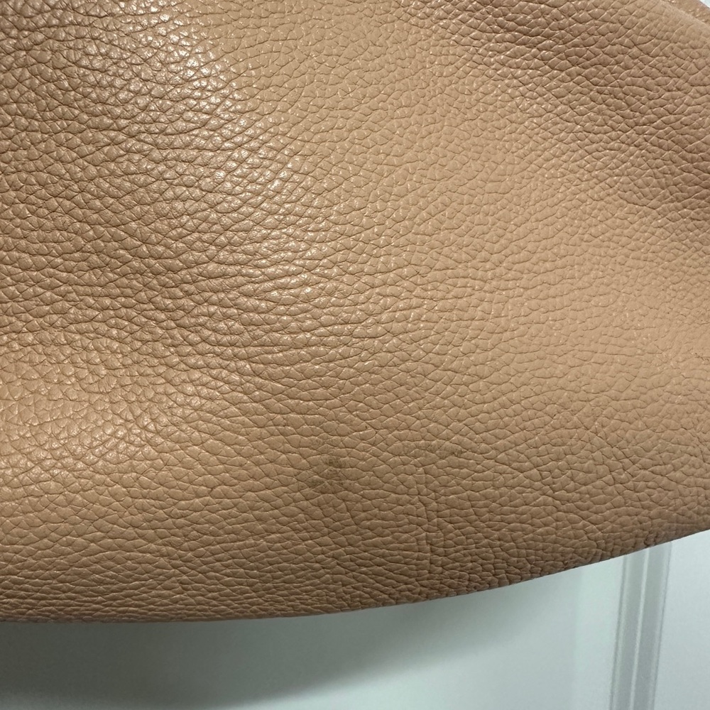 Coach Tan Hobo Bag Luxurious Leather Timeless Design - Picture 2 of 5